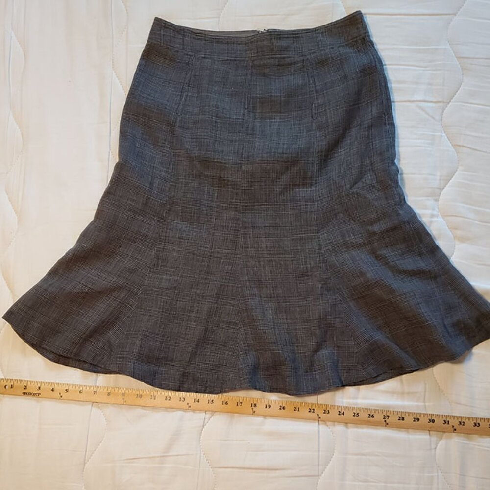 Banana Republic fit and flare skirt size 4
